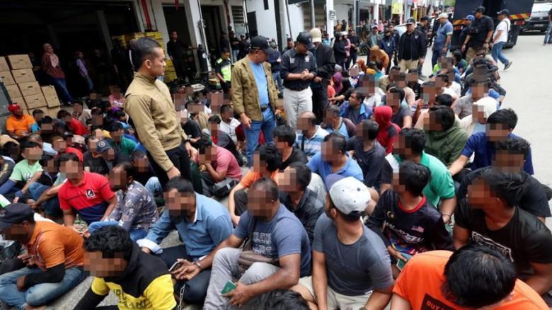 মালয়েশিয়ায় ১৭৪ বাংলাদেশি আটক...