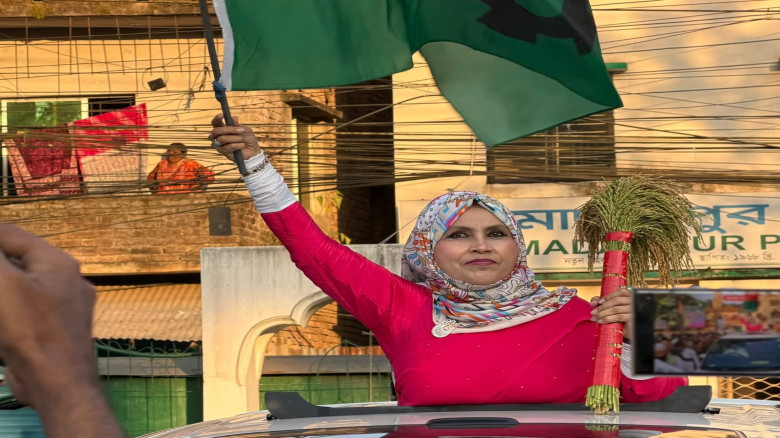 মাদারীপুর-২ আসনে হেলেন জেরিন খাঁন মোটরসাইকেল ও সিএনজির শোডাউন
