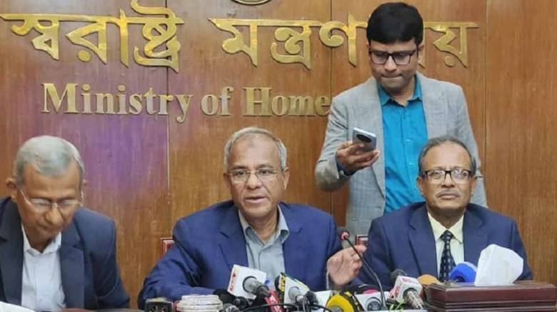 নিরাপত্তা বিবেচনায় ২০ জনকে গানম্যান দেয়া হয়েছে : স্বরাষ্ট্র উপদেষ্টা