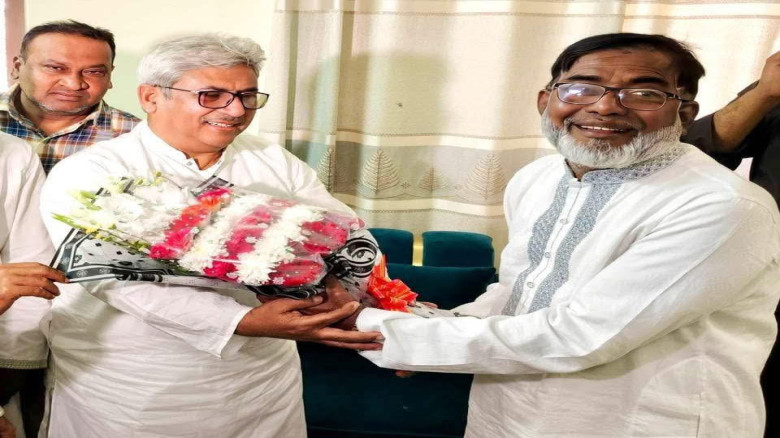 রাজশাহী-৩ আসনে বিএনপি–জামায়াত প্রার্থীর শুভেচ্ছা বিনিময়
